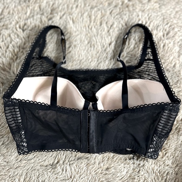 Victoria’s Secret Bra 32DD - Picture 2 of 12